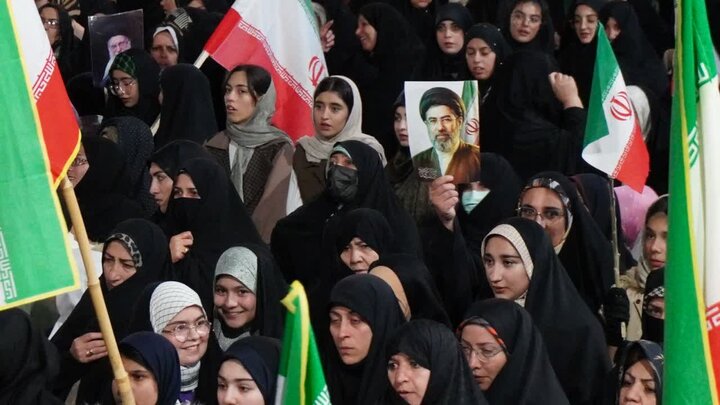 تصاویر/ استمرار حضور خیابانی مردم چالدران در دفاع از نظام اسلامی