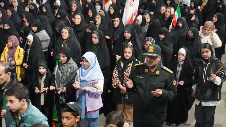 تصاویر/ استمرار حضور خیابانی مردم چالدران در دفاع از نظام اسلامی