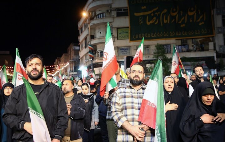 تصاویر/ اجتماع پرشور مردم تهران در میدان انقلاب