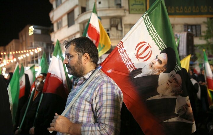 تصاویر/ اجتماع پرشور مردم تهران در میدان انقلاب