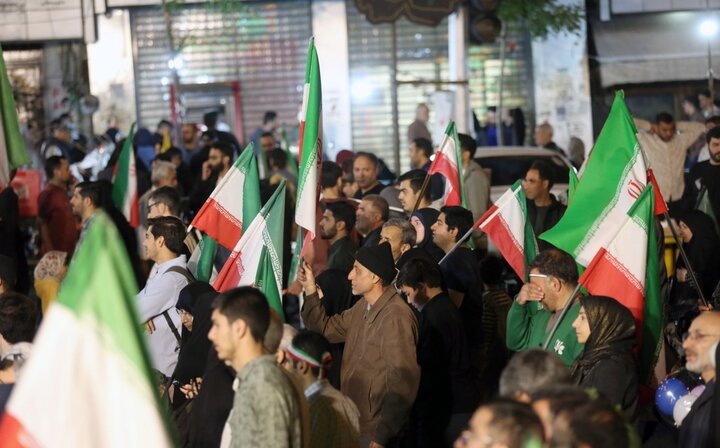 تصاویر/ اجتماع پرشور مردم تهران در میدان انقلاب