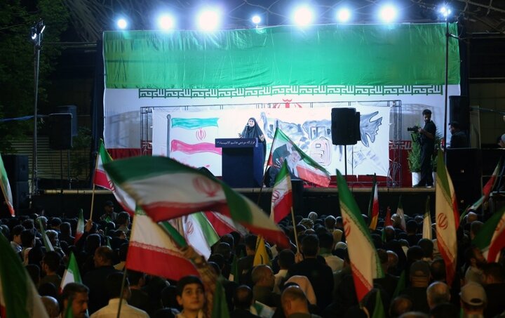 تصاویر/ اجتماع پرشور مردم تهران در میدان انقلاب