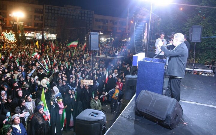 تصاویر/ اجتماع پرشور مردم تهران در میدان انقلاب