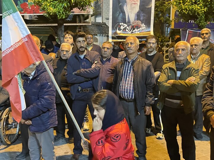 تصاویر/ حضور پرشکوه مردم نوشهر در اجتماع شبانه یازدهم اردیبهشت