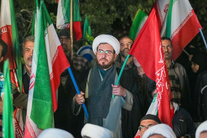 تصاویر/ حضور کاروان خادمان حرم امام رضا علیه السلام در تجمعات شبانه میدان بسیج قم