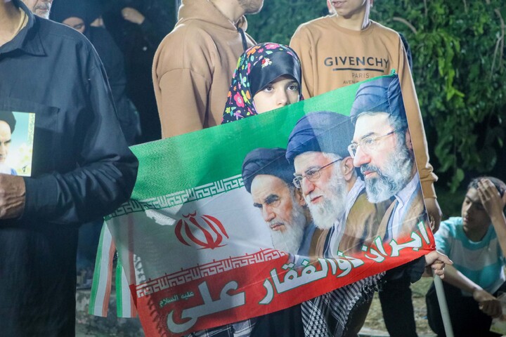 تصاویر/ حضور کاروان خادمان حرم امام رضا علیه السلام در تجمعات شبانه میدان بسیج قم