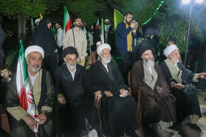 تصاویر/ حضور کاروان خادمان حرم امام رضا علیه السلام در تجمعات شبانه میدان بسیج قم