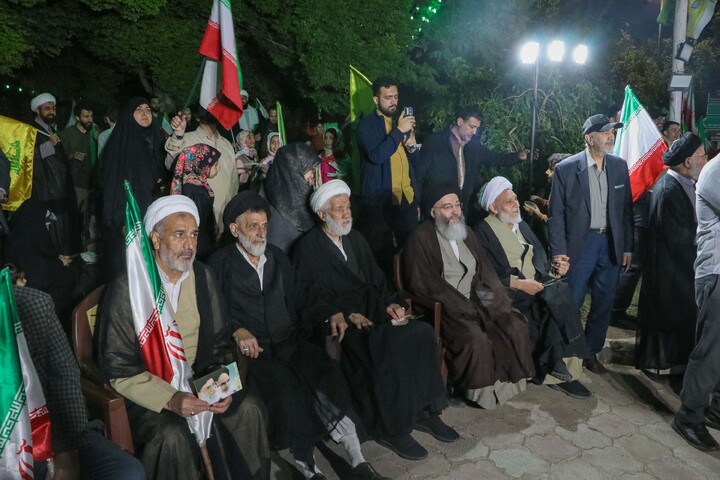 تصاویر/ حضور کاروان خادمان حرم امام رضا علیه السلام در تجمعات شبانه میدان بسیج قم