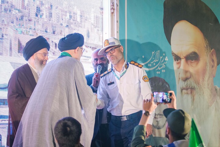 تصاویر/ حضور کاروان خادمان حرم امام رضا علیه السلام در تجمعات شبانه میدان بسیج قم