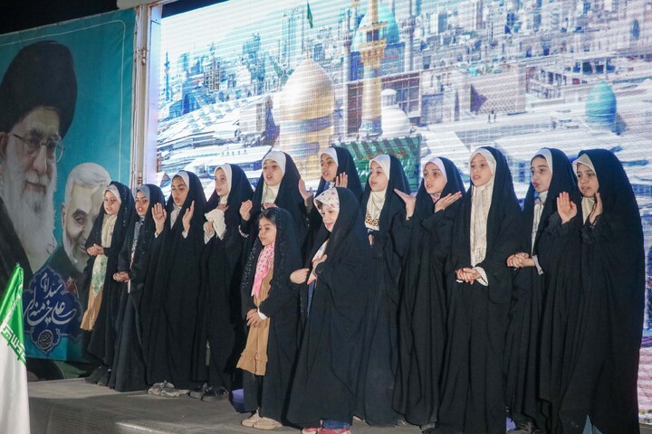 تصاویر/ حضور کاروان خادمان حرم امام رضا علیه السلام در تجمعات شبانه میدان بسیج قم