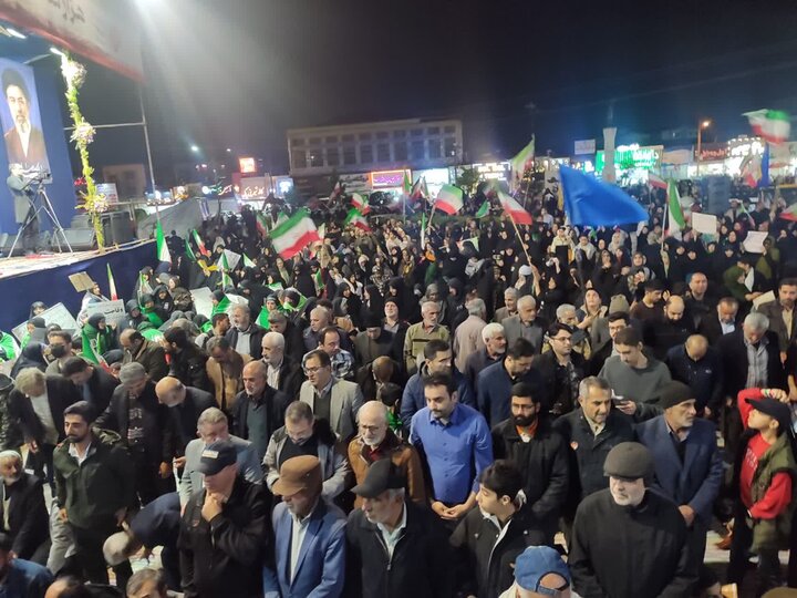تصاویر/ اقامه باشکوه نماز استغاثه هزاران نفر از مردم آمل به درگاه امام زمان (عج) در یازدهم اردیبهشت