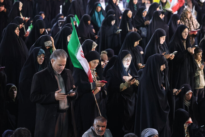 تصاویر /  اقامه نماز استغاثه به امام زمان(عج) در همدان