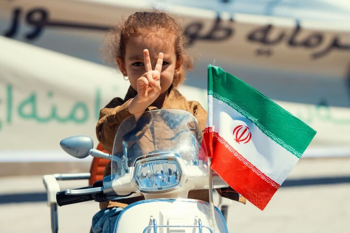 تصاویر / کاروان ماشین‌های اسباب‌بازی کودکان در حیاط مصلی زنجان