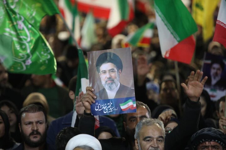 تصاویر/ میدان اصلی شهرستان ارومیه میزبان شصت و دومین حضور خیابانی مردم در حمایت از نیروهای مسلح و محکومیت تروریسم دولتی