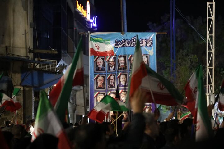 تصاویر/ میدان اصلی شهرستان ارومیه میزبان شصت و دومین حضور خیابانی مردم در حمایت از نیروهای مسلح و محکومیت تروریسم دولتی