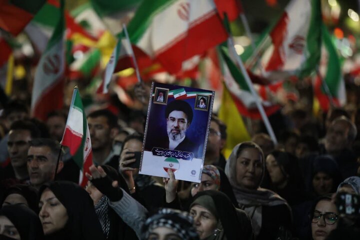 تصاویر/ میدان اصلی شهرستان ارومیه میزبان شصت و دومین حضور خیابانی مردم در حمایت از نیروهای مسلح و محکومیت تروریسم دولتی