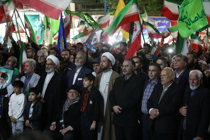 تصاویر/ میدان اصلی شهرستان ارومیه میزبان شصت و دومین حضور خیابانی مردم در حمایت از نیروهای مسلح و محکومیت تروریسم دولتی