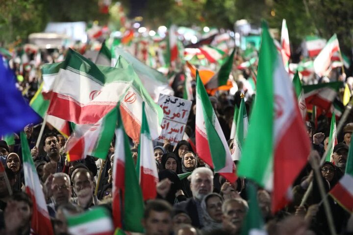 تصاویر/ میدان اصلی شهرستان ارومیه میزبان شصت و دومین حضور خیابانی مردم در حمایت از نیروهای مسلح و محکومیت تروریسم دولتی
