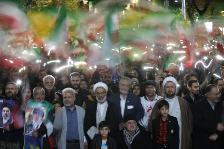 تصاویر/ میدان اصلی شهرستان ارومیه میزبان شصت و دومین حضور خیابانی مردم در حمایت از نیروهای مسلح و محکومیت تروریسم دولتی