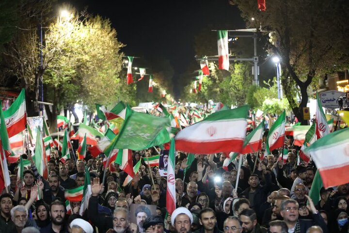 تصاویر/ میدان اصلی شهرستان ارومیه میزبان شصت و دومین حضور خیابانی مردم در حمایت از نیروهای مسلح و محکومیت تروریسم دولتی