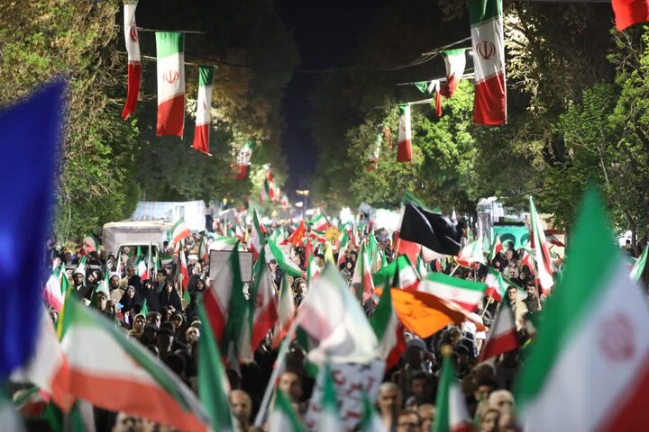تصاویر/ میدان اصلی شهرستان ارومیه میزبان شصت و دومین حضور خیابانی مردم در حمایت از نیروهای مسلح و محکومیت تروریسم دولتی