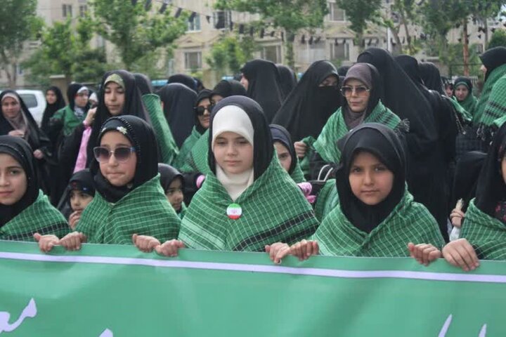 تصاویر/ خدمت رسانی طلاب مدرسه علمیه کوثر صفادشت به مردم در تجمع امام رضایی ها