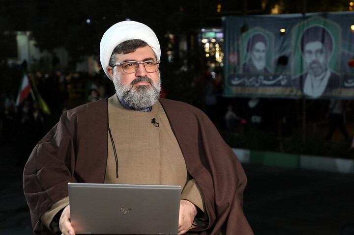 تصاویر/ پخش برنامه «اُمت مبعوث» از سوی خبرگزاری حوزه  و تلویزیون اینترنتی حوزه