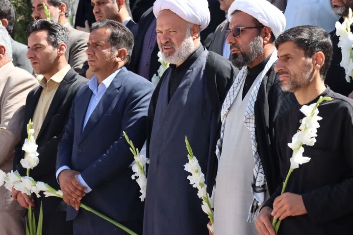 تصاویر/غبارروبی گلزار شهدای کرمان