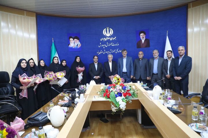 تصاویر/ نواخته شدن زنگ سپاس معلم و زنگ تدریس مجازی در یزد
