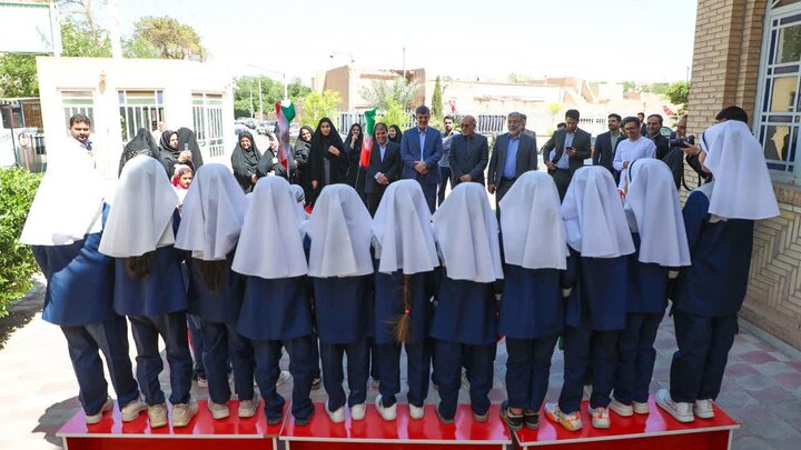 تصاویر/ نواخته شدن زنگ سپاس معلم و زنگ تدریس مجازی در یزد