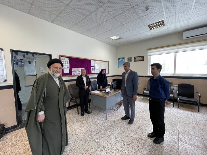 تصاویر/ حضور امام جمعه نوشهر در اداره آموزش و پرورش شهرستان