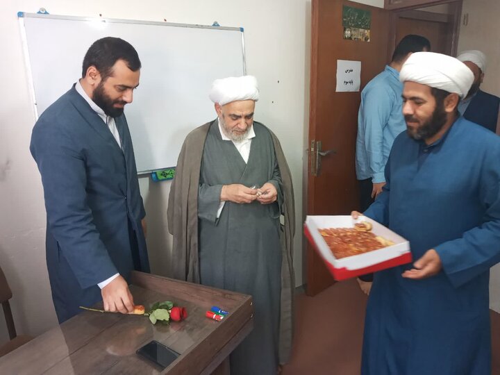 تصاویر/ تجلیل از مقام استاد توسط تولیت مدرسه علمیه فیضیه بابل