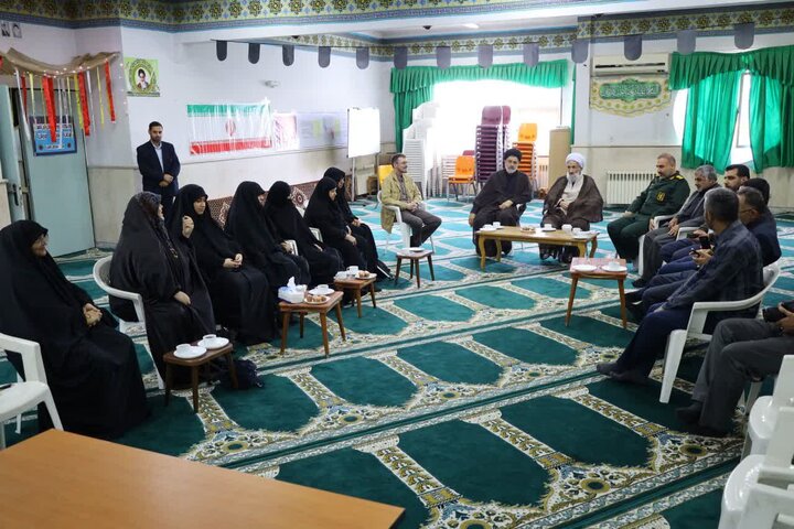 تصاویر/ دیدار صمیمانه نماینده ولی فقیه مازندران با خانواده های شهدای خان طومان شهرستان ساری