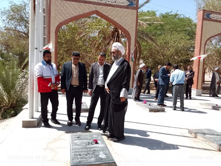 تصاویر/ غبارروبی گلزار شهداد