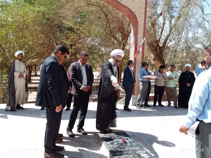 تصاویر/ غبارروبی گلزار شهداد