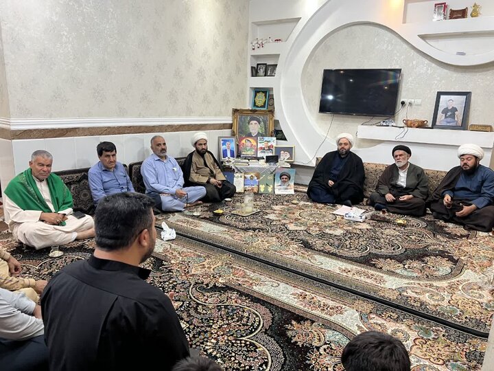 تصاویر/حضور طلاب در تکریم خانواده شهدای جنگ تحمیلی سوم