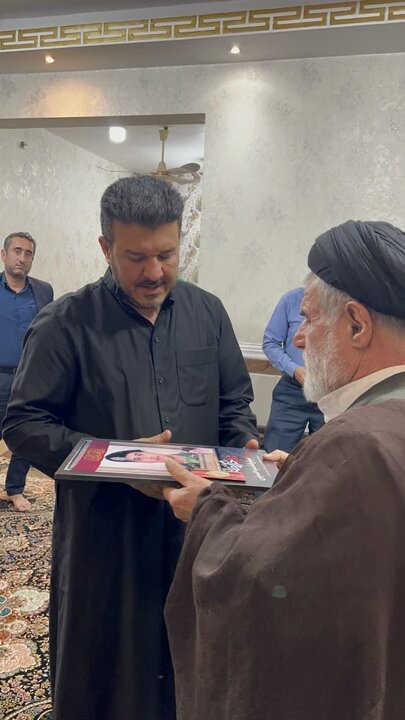 تصاویر/حضور طلاب در تکریم خانواده شهدای جنگ تحمیلی سوم