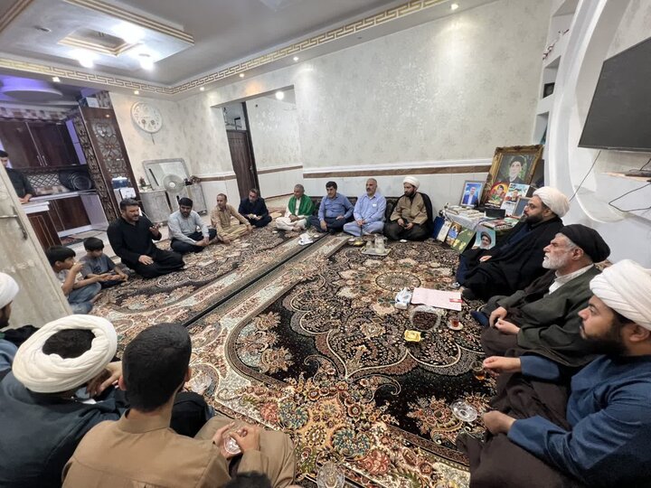 تصاویر/حضور طلاب در تکریم خانواده شهدای جنگ تحمیلی سوم