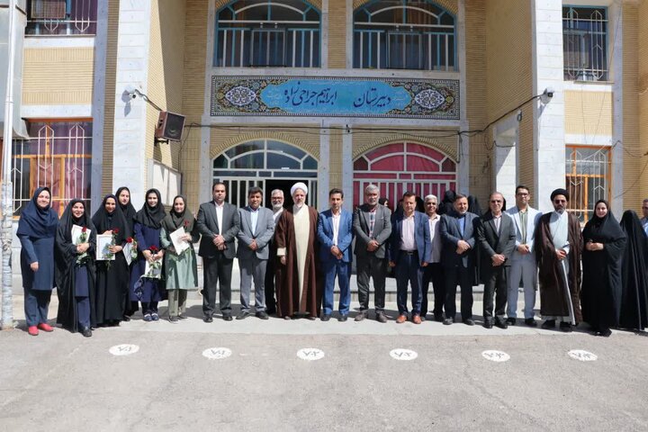 تصاویر/نواختن زنگ سپاس معلم در ساوه
