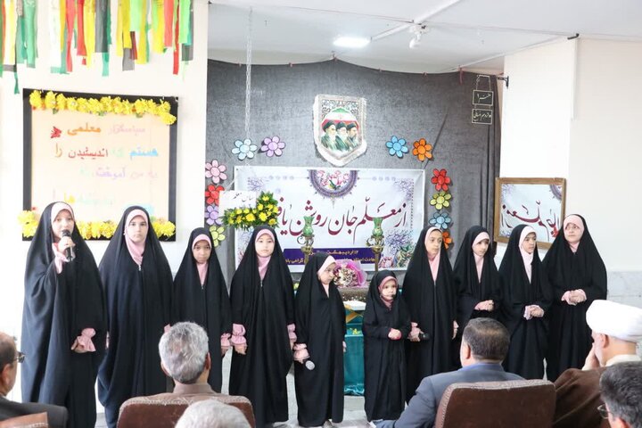 تصاویر/نواختن زنگ سپاس معلم در ساوه