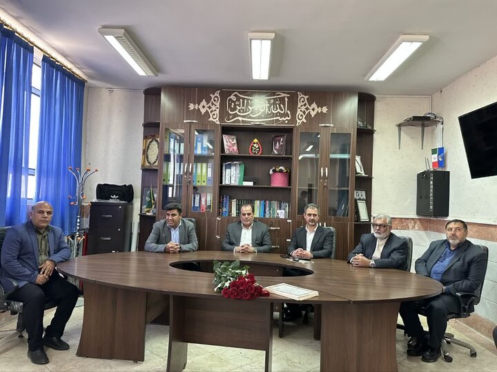 تصاویر/تجلیل مسئولان شهرستان ساوه از مقام رفیع معلمان به مناسبت روز معلم