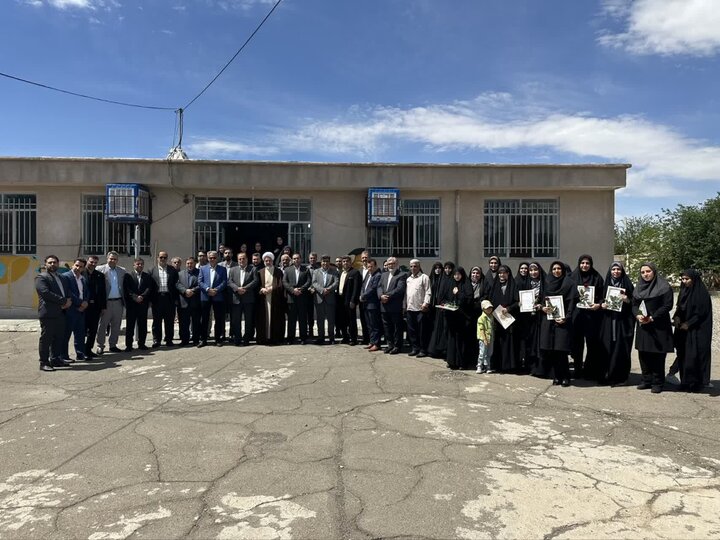 تصاویر/تجلیل مسئولان شهرستان ساوه از مقام رفیع معلمان به مناسبت روز معلم