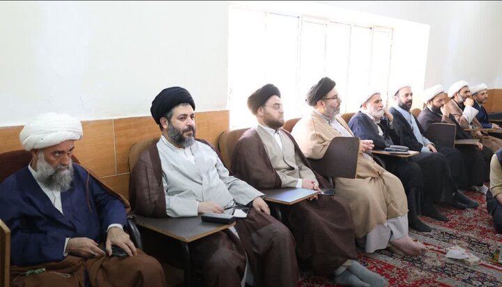 تصاویر/حضور آیت‌الله  سید محمد علی موسوی جزایری در نشست اساتید حوزه علمیه امام خمینی (ره) اهواز