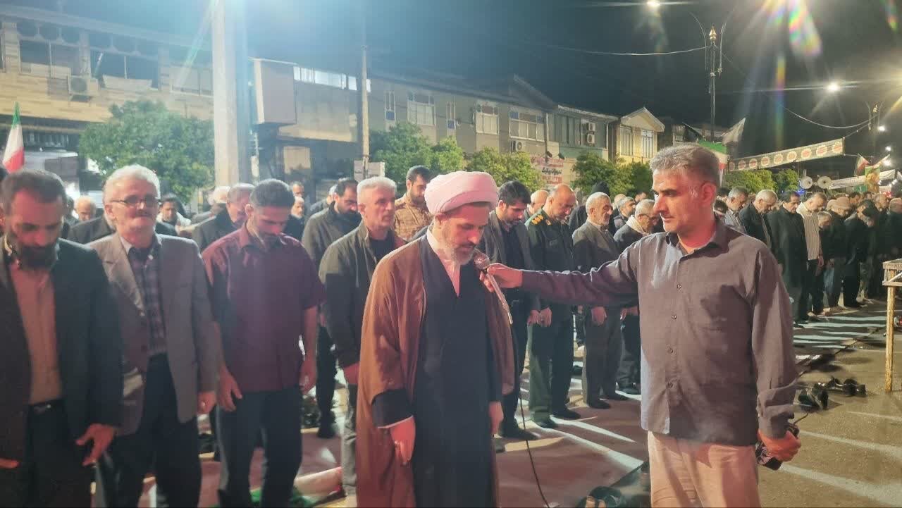تصاویر/ نماز استغاثه مردم فریدونکنار به درگاه امام زمان (عج) در تجمع شبانه یازدهم اردیبهشت