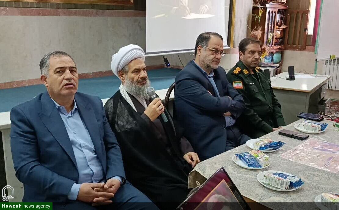 معلمان در خط مقدم مقابله با جنگ فرهنگی قرار دارند