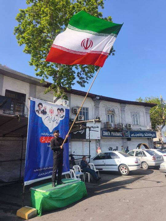 تصاویر/ پرچم داری جمعی از اعضای کانون مداحان در بهشهر و کیاسر