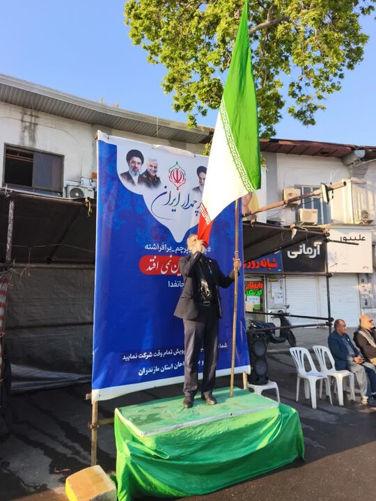 تصاویر/ پرچم داری جمعی از اعضای کانون مداحان در بهشهر و کیاسر