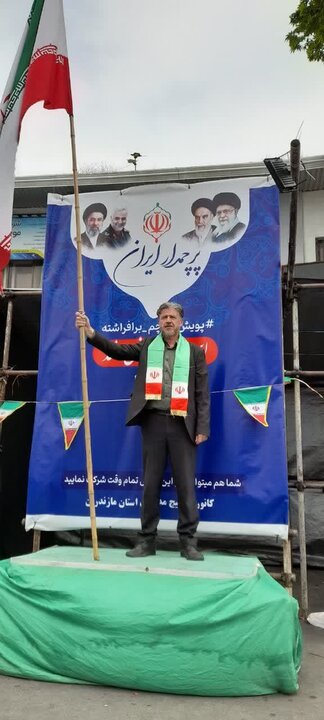 تصاویر/ پرچم داری جمعی از اعضای کانون مداحان در بهشهر و کیاسر