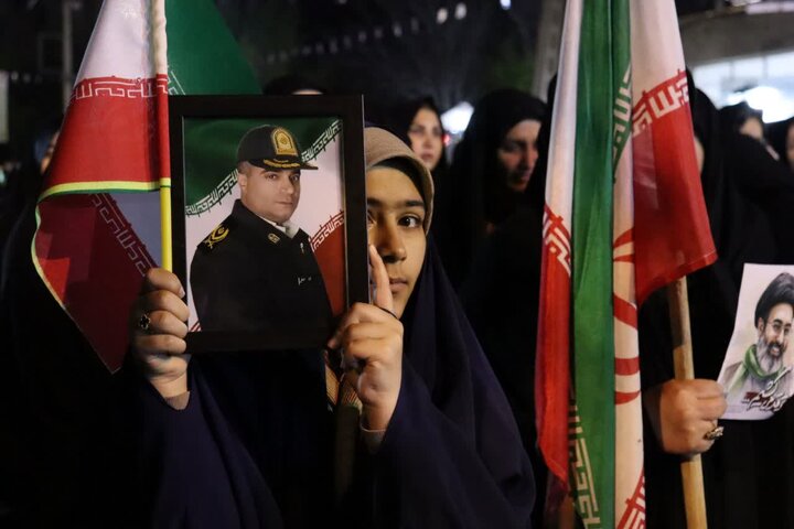 تصاویر/ شصت و سومین حماسه بعثت؛ حضور پرشور اقشار مختلف مردم در میدان اصلی شهرستان باروق