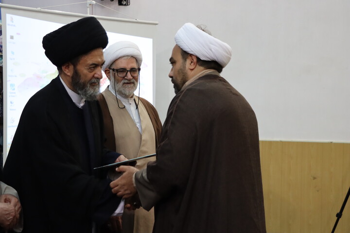 تصاویر/ مراسم تجلیل از اساتید حوزه علمیه اردبیل